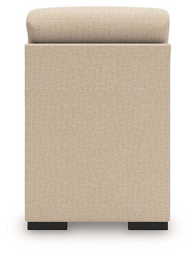 LadyMae Sectional with Chaise - Atchison Furniture Company (Atchison, KS)