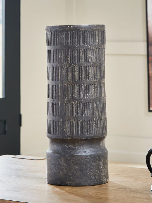 Beninworth Vase - Atchison Furniture Company (Atchison, KS)