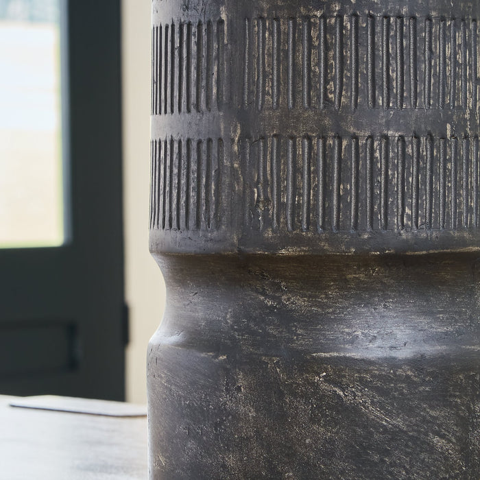 Beninworth Vase - Atchison Furniture Company (Atchison, KS)